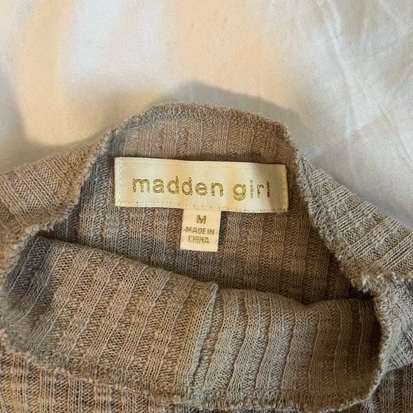 MADDEN GIRL Long-sleeve Crop Top | Neutral grey beige - Picture 3 of 6
